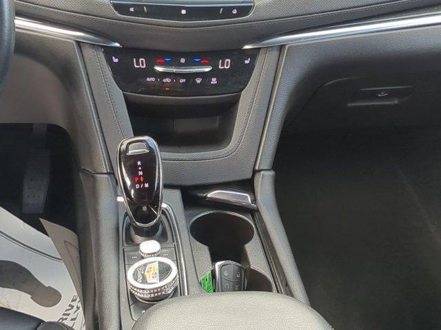 Photo of 2021 Crystal White Tri-Coat Cadillac XT5