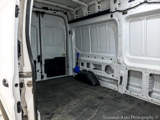 Photo of 2022 Oxford White Ford Transit-250