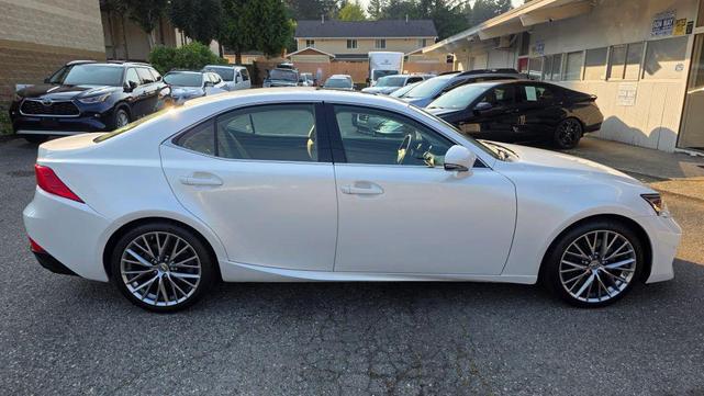 Photo of 2018 White Lexus IS 300