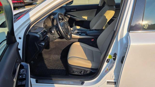 Photo of 2018 White Lexus IS 300