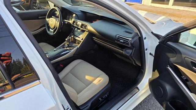 Photo of 2018 White Lexus IS 300