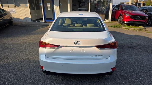 Photo of 2018 White Lexus IS 300