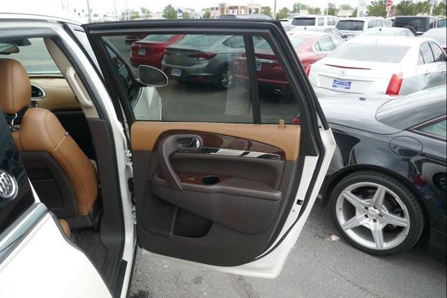 Photo of 2015 White Buick Enclave