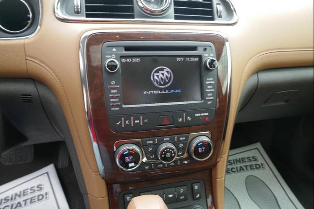 Photo of 2015 White Buick Enclave