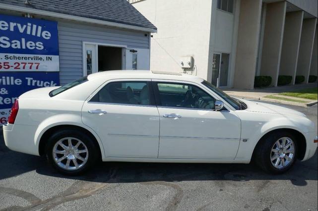 Photo of 2007 Off White Chrysler 300C