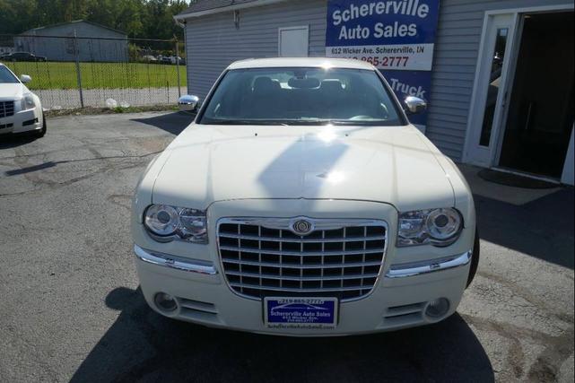 Photo of 2007 Off White Chrysler 300C