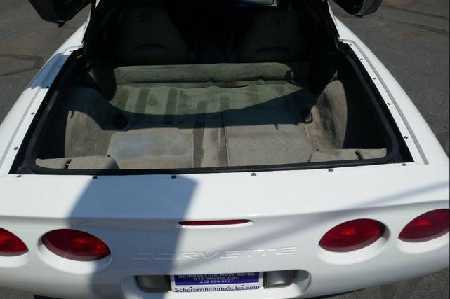 Photo of 1999 Arctic White Chevrolet Corvette