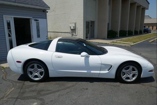 Photo of 1999 Arctic White Chevrolet Corvette