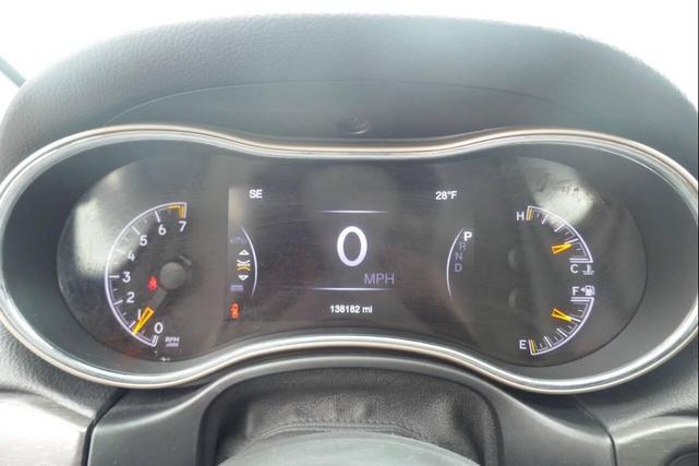 Photo of 2017 Diamond Black Crystal Pearlcoat Jeep Grand Cherokee