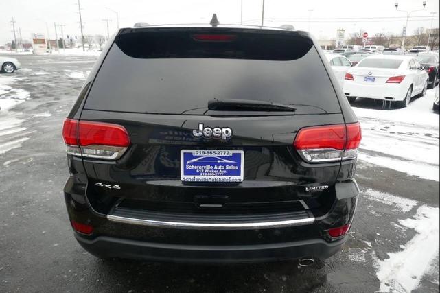 Photo of 2017 Diamond Black Crystal Pearlcoat Jeep Grand Cherokee