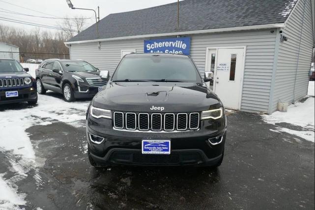 Photo of 2017 Diamond Black Crystal Pearlcoat Jeep Grand Cherokee