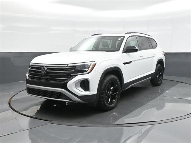 Photo of 2024 Pure White Volkswagen Atlas