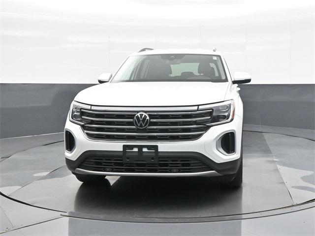 Photo of 2024 Pure White Volkswagen Atlas
