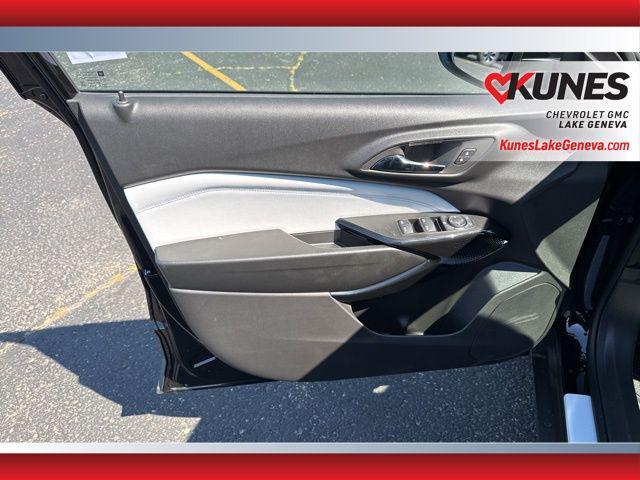 Photo of 2025 Mosaic Black Metallic Chevrolet Trax