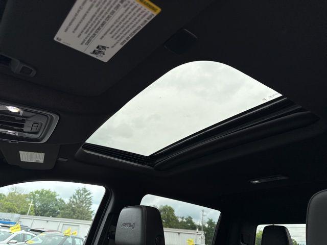 Photo of 2024 Onyx Black GMC Sierra 1500