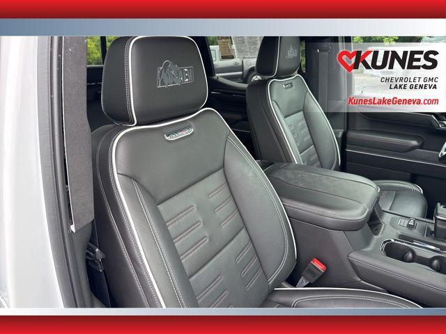 Photo of 2024 Summit White GMC Sierra 1500