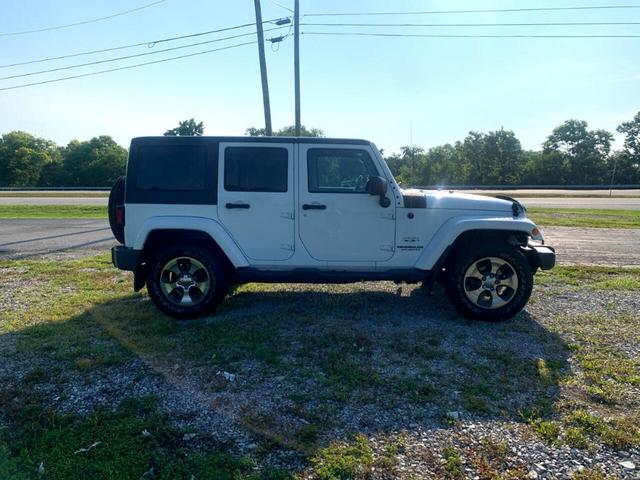 Photo of 2017 White Jeep Wrangler Unlimited