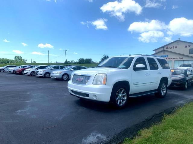 Photo of 2009 White GMC Yukon