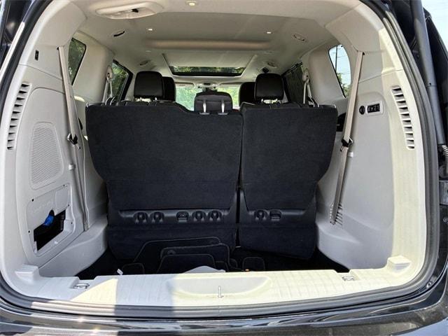 Photo of 2022 Brilliant Black Crystal Pearlcoat Chrysler Pacifica
