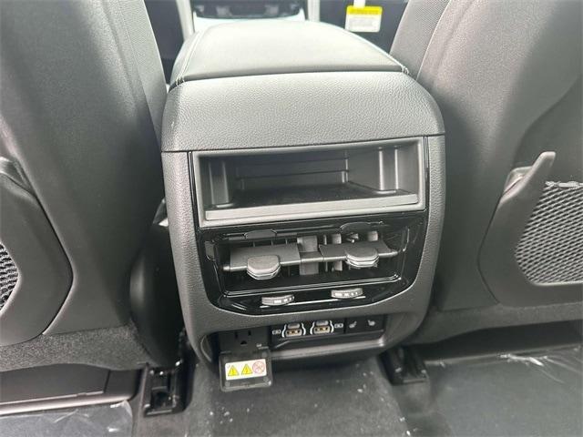 Photo of 2025 Diamond Black Jeep Grand Cherokee