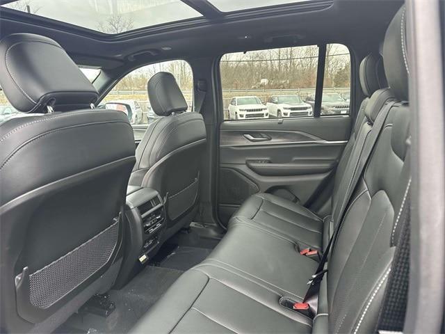 Photo of 2025 Diamond Black Jeep Grand Cherokee
