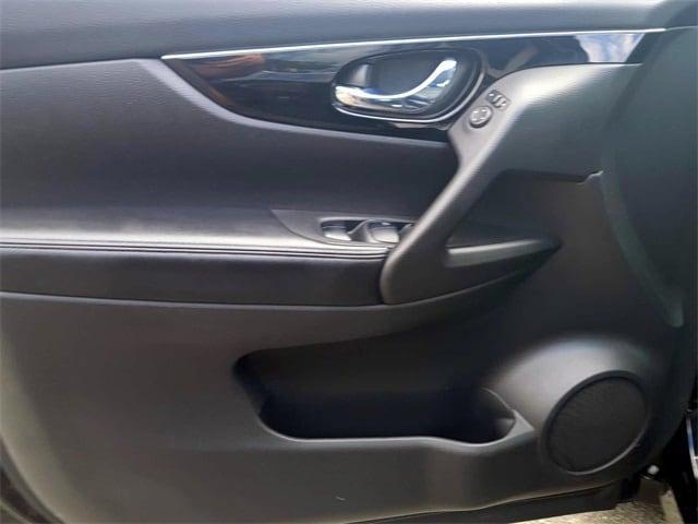 Photo of 2019 Magnetic Black Nissan Rogue Sport