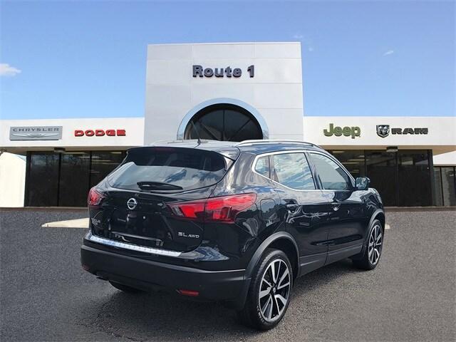 Photo of 2019 Magnetic Black Nissan Rogue Sport