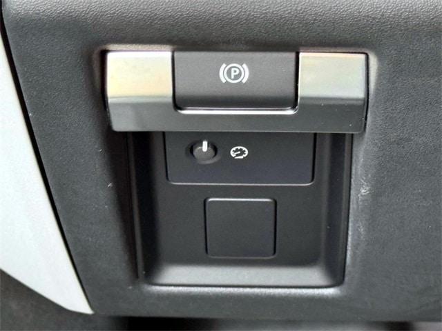 Photo of 2025 Fuji White Land Rover Defender