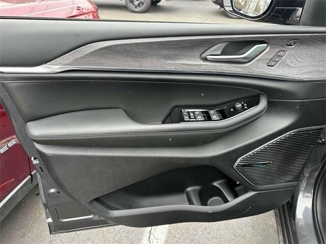 Photo of 2023 Metallic Jeep Grand Cherokee 4xe