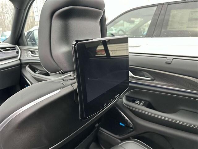 Photo of 2023 Metallic Jeep Grand Cherokee 4xe