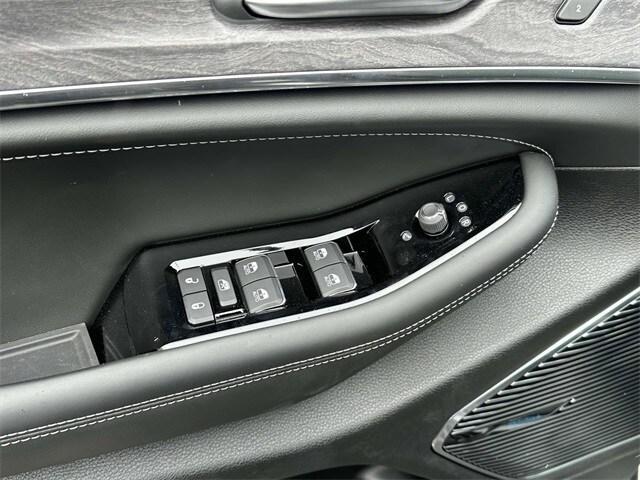 Photo of 2023 Metallic Jeep Grand Cherokee 4xe