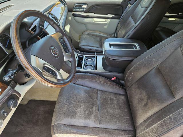 Photo of 2010 White Diamond Tricoat Cadillac Escalade EXT