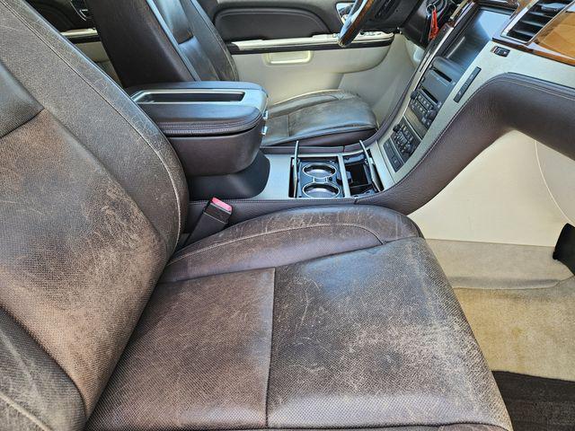 Photo of 2010 White Diamond Tricoat Cadillac Escalade EXT