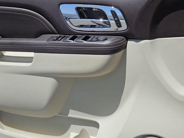 Photo of 2010 White Diamond Tricoat Cadillac Escalade EXT