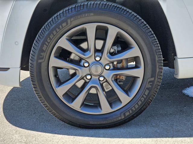 Photo of 2018 Bright White Clearcoat Jeep Grand Cherokee