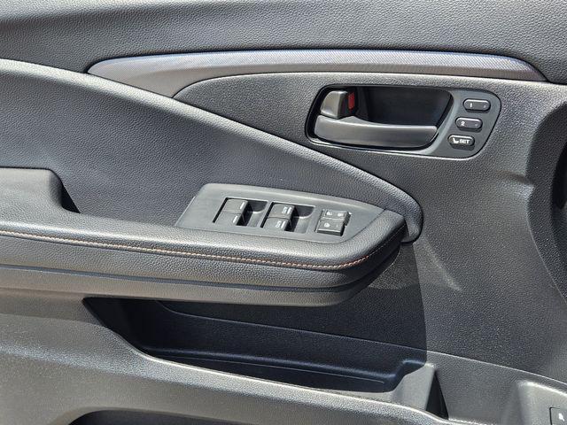Photo of 2022 Black Honda Pilot