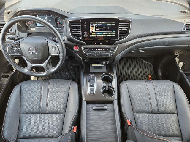 Photo of 2022 Black Honda Pilot