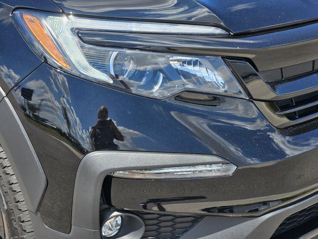 Photo of 2022 Black Honda Pilot