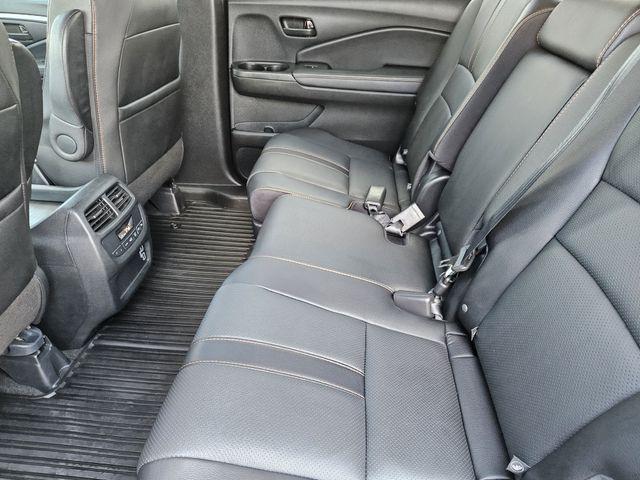 Photo of 2022 Black Honda Pilot