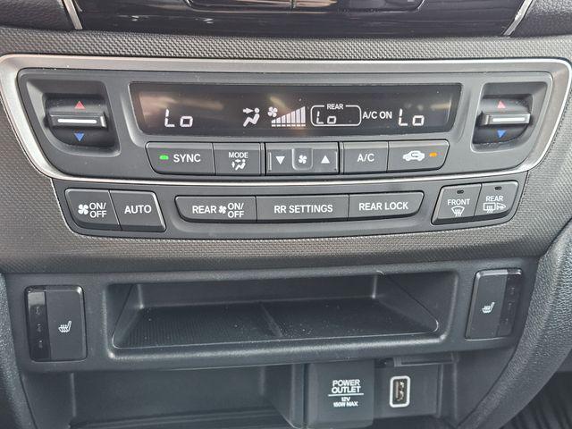 Photo of 2022 Black Honda Pilot
