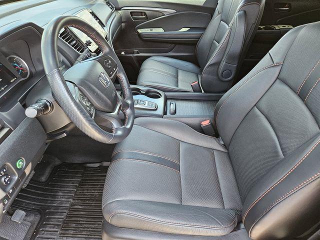 Photo of 2022 Black Honda Pilot
