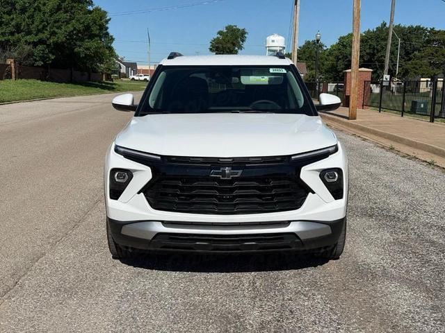 Photo of 2025 Summit White Chevrolet Trailblazer