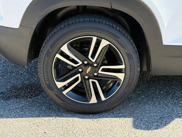 Photo of 2025 Summit White Chevrolet Trailblazer