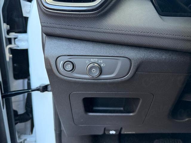 Photo of 2025 Summit White Chevrolet Trailblazer