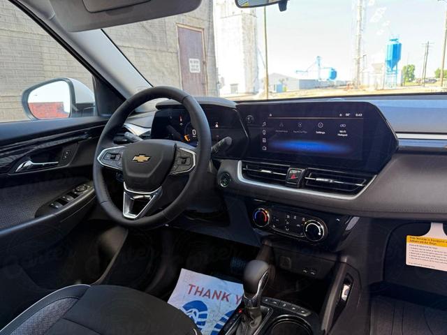 Photo of 2025 Summit White Chevrolet Trailblazer
