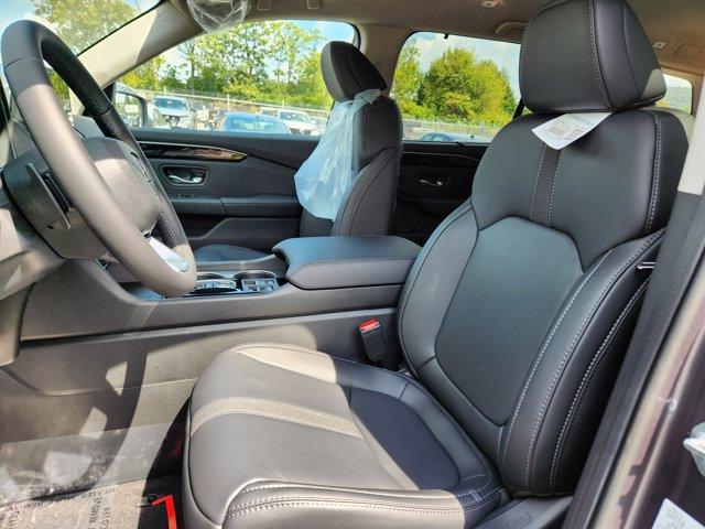 Photo of 2025 Modern Steel Metallic Honda Pilot