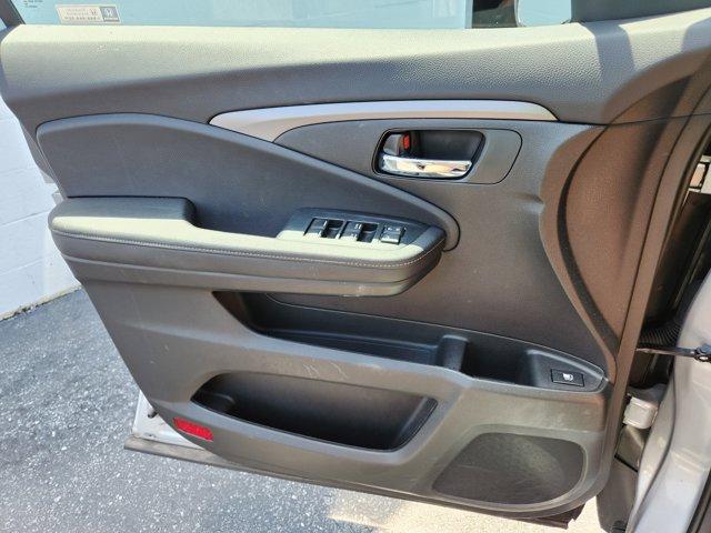 Photo of 2023 Lunar Silver Metallic Honda Ridgeline