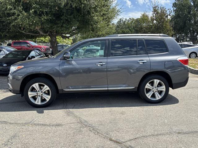 Photo of 2013 Magnetic Gray Toyota Highlander