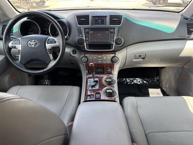Photo of 2013 Magnetic Gray Toyota Highlander
