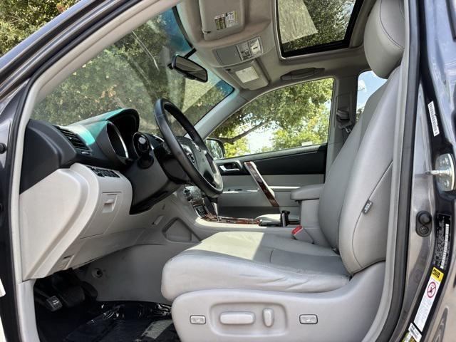 Photo of 2013 Magnetic Gray Toyota Highlander